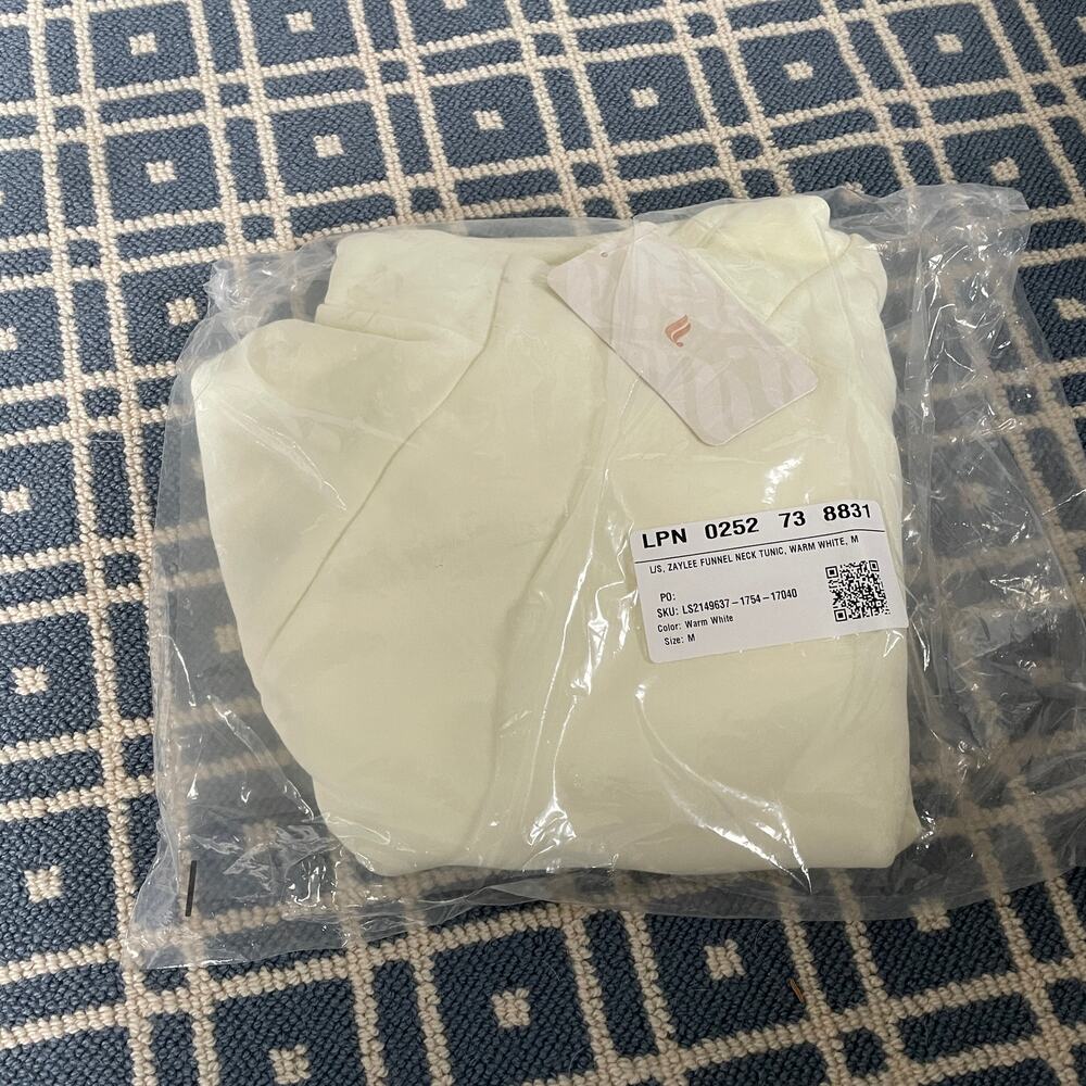 NWT Fabletics Zaylee Funnel Neck Tunic Pullover Top sz M - Picture 2 of 9